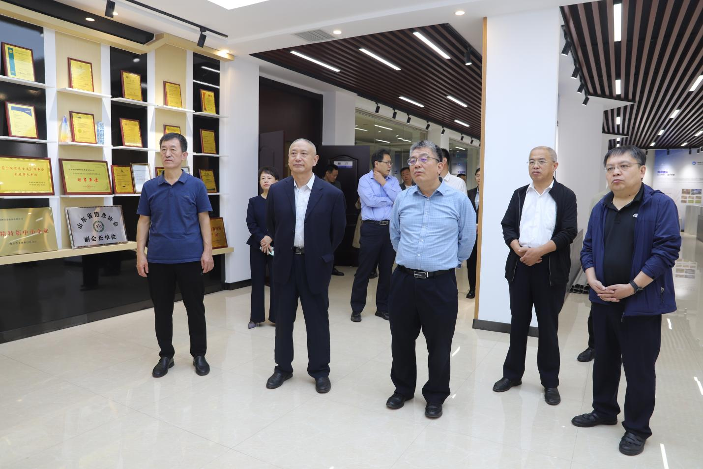 山東省市場監(jiān)管局二級巡視員、計量處處長趙風(fēng)勇一行來山東三星集團調(diào)研