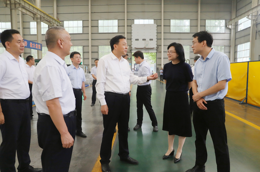 鄒平市委副書記、市長張謙來山東三星集團調(diào)研