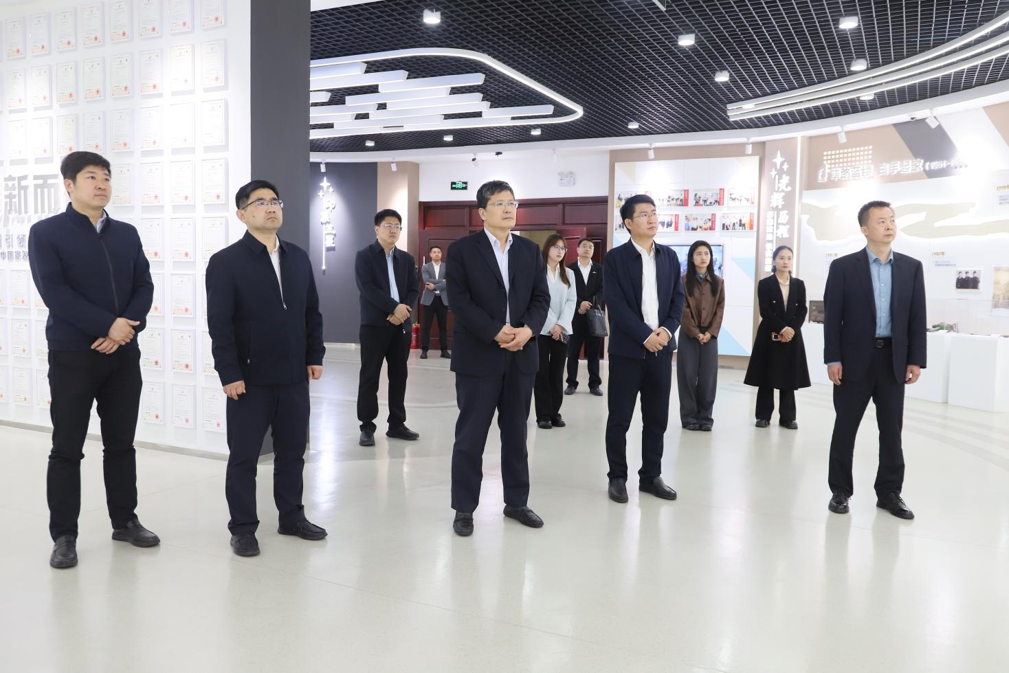 濱州市委市直機(jī)關(guān)工委副書記、三級調(diào)研員張榮堂帶隊來山東三星集團(tuán)調(diào)研